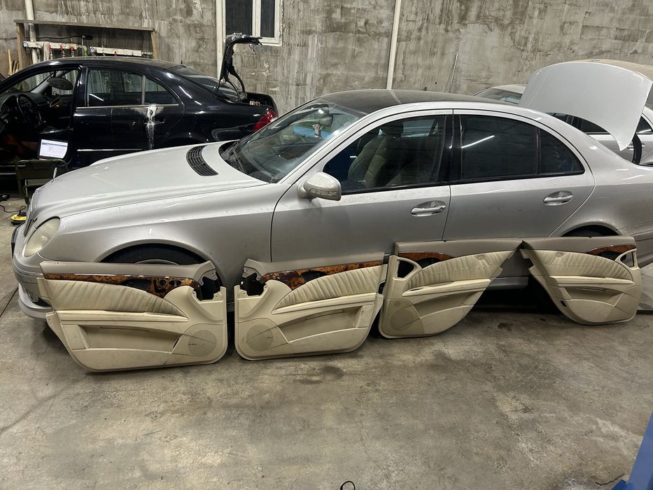 Мерседес W211 обшивки дверей со шторками