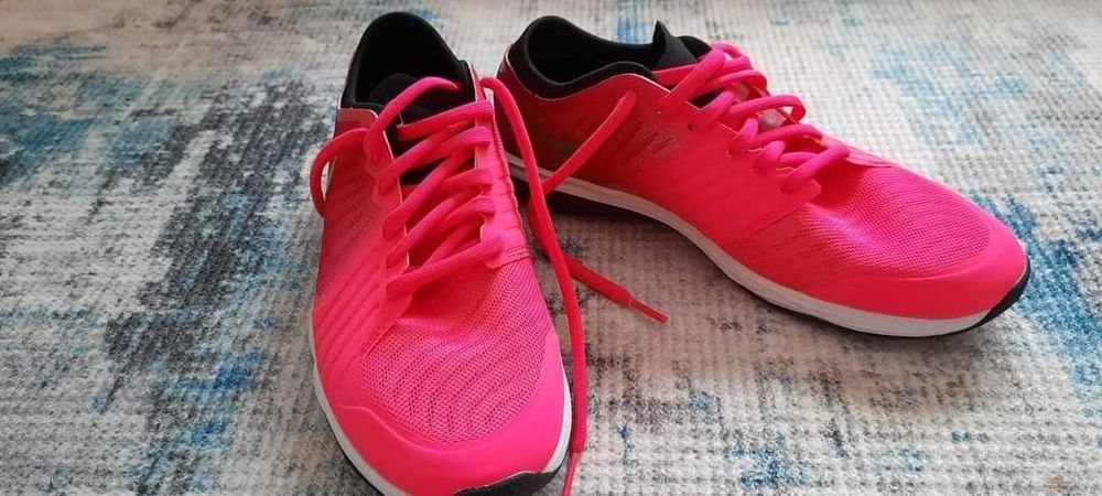 Vând adidași Nike noi