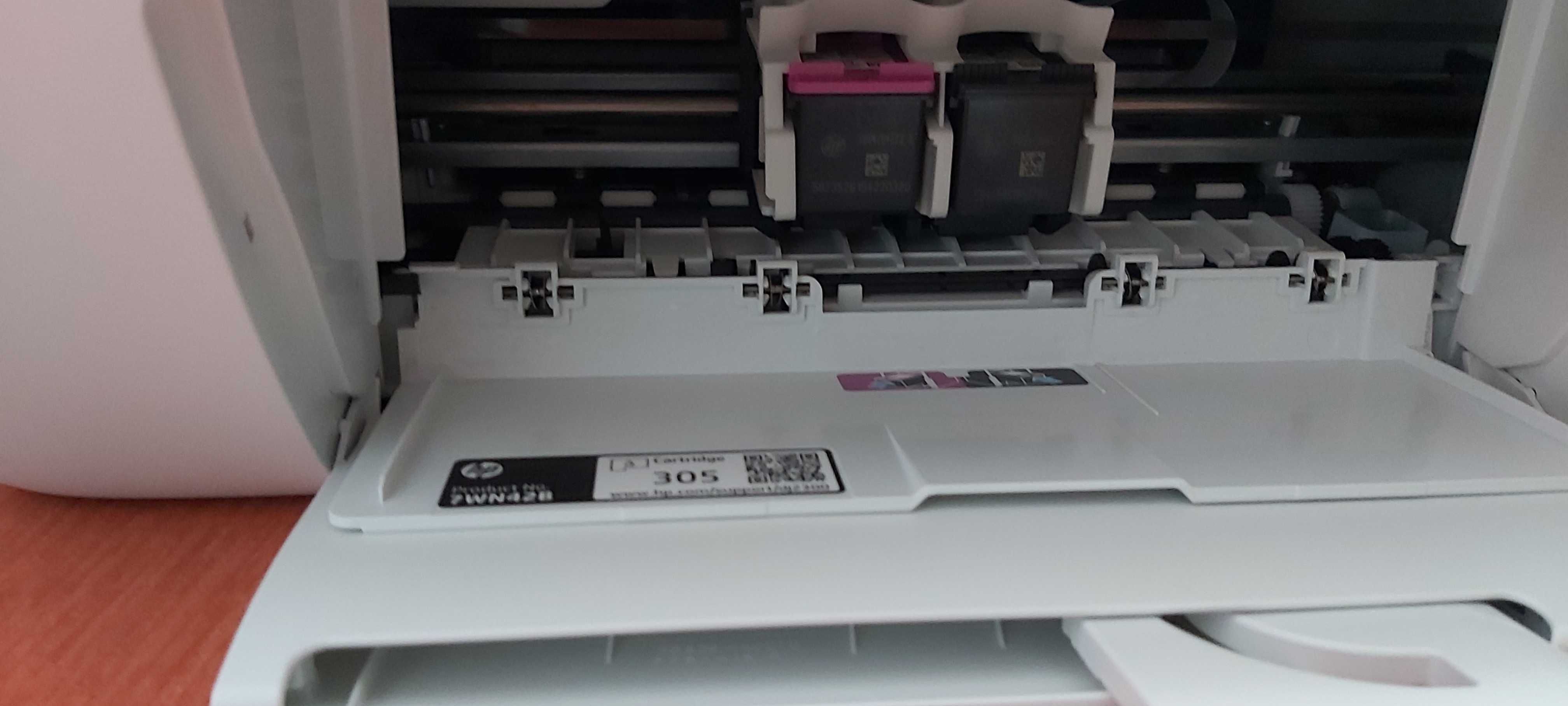 Vand imprimanta HP Deskjet 2320 ca NOUA