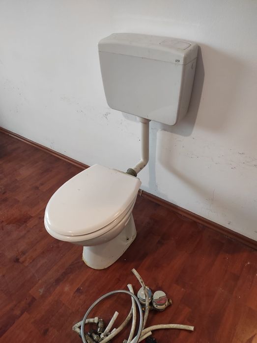 WC cu capac si rezervor