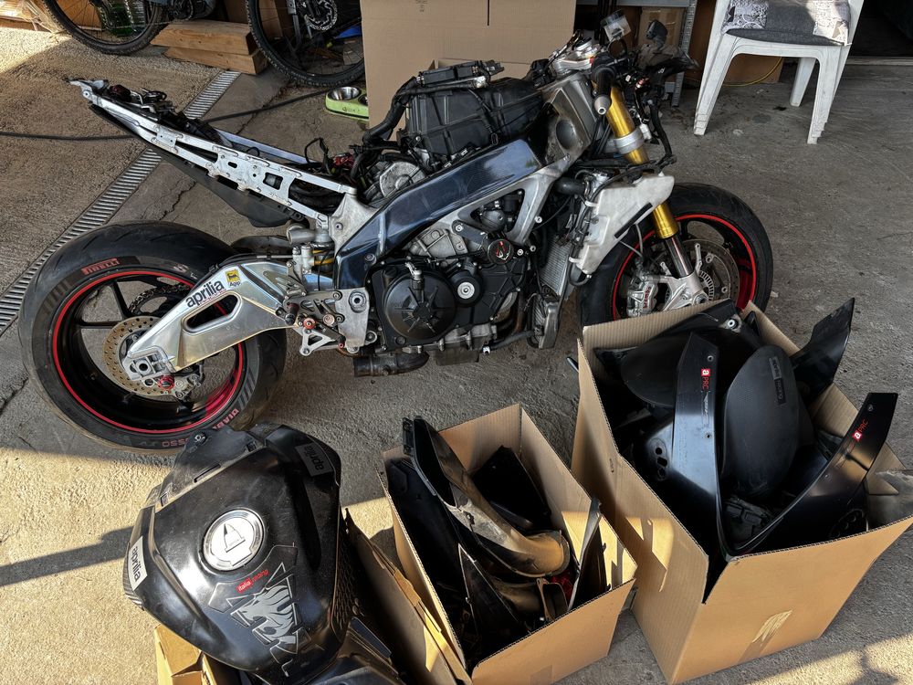 Dezmembrez motocicleta Aprilia RSV4 2013 APRC