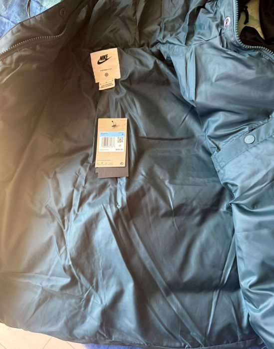 Дамско яке, Nike