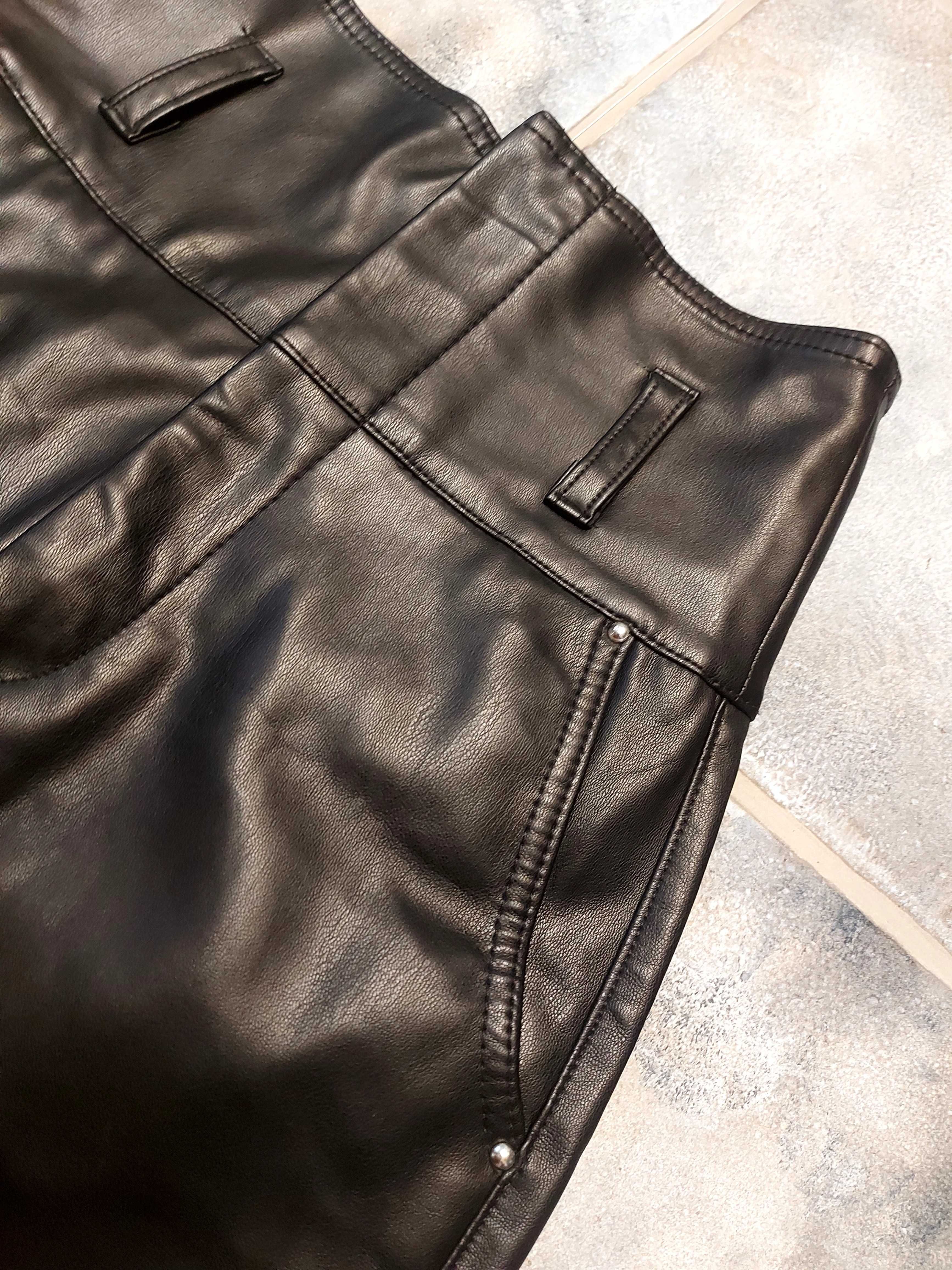 Кожена пола Bershka XS