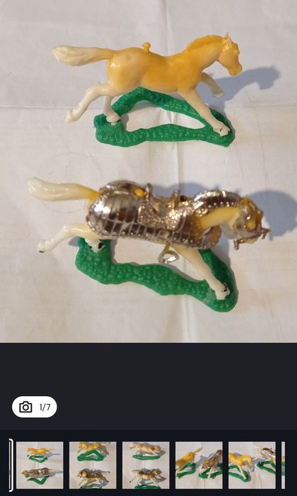 Vând/Schimb obiecte vechi.Preț în funcție de obiectul ales.