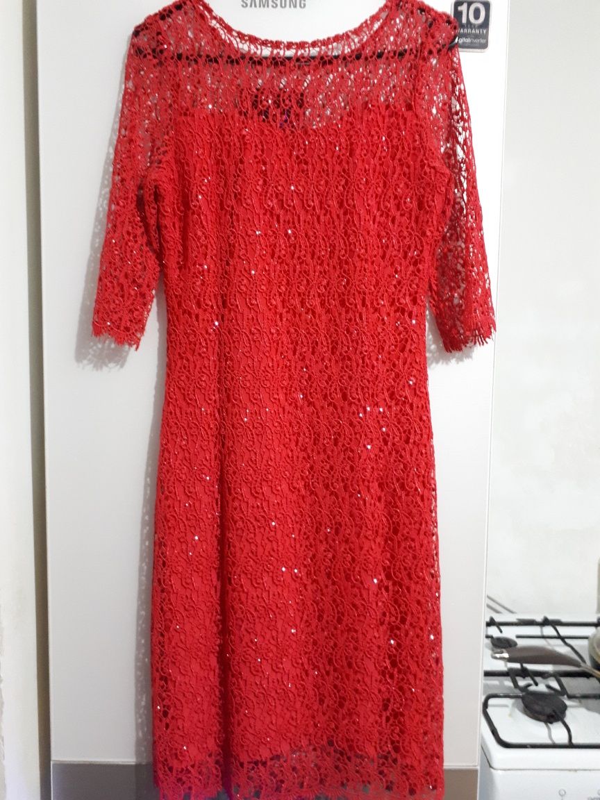 Продаю платье праздничное коралловое блестящее  46 размер за 20000тг