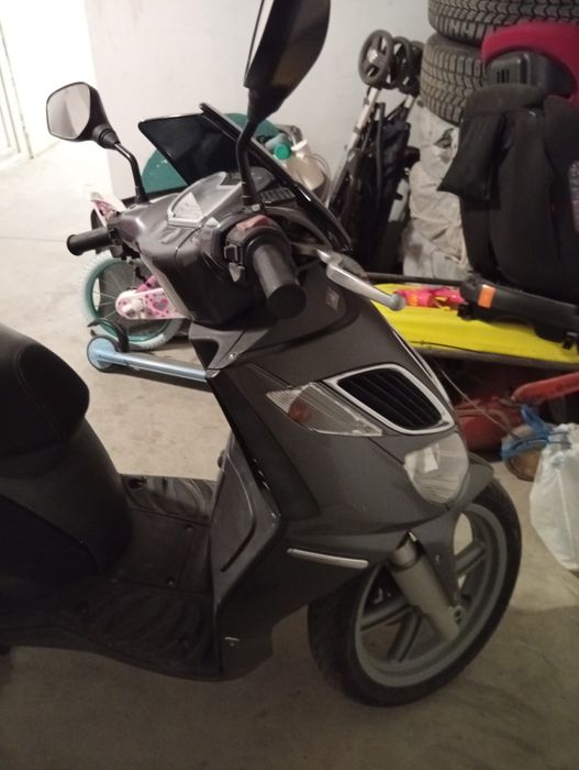 Vând Aprilia Sport City 125cm