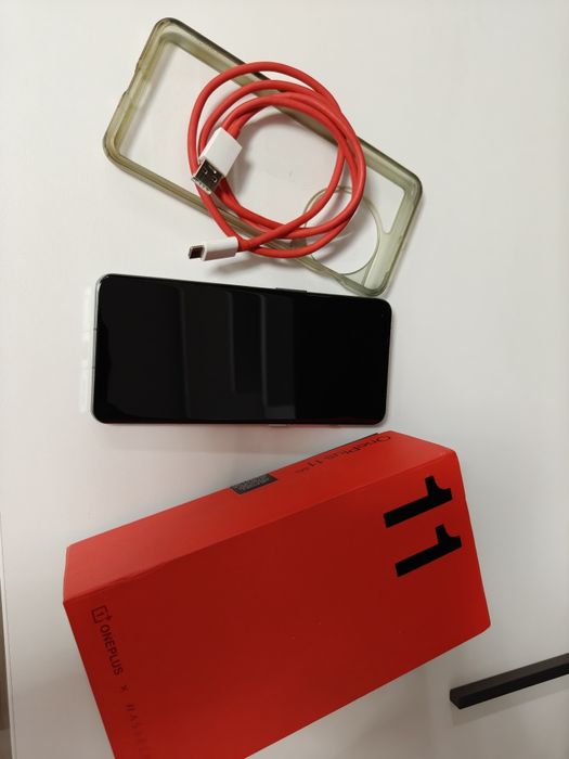 OnePlus 11 16GB  RAM + 256 GB
