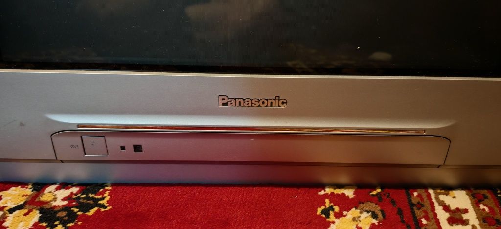 Продавам два телевизора - Panasonic 21" и  Beko 14" работещи