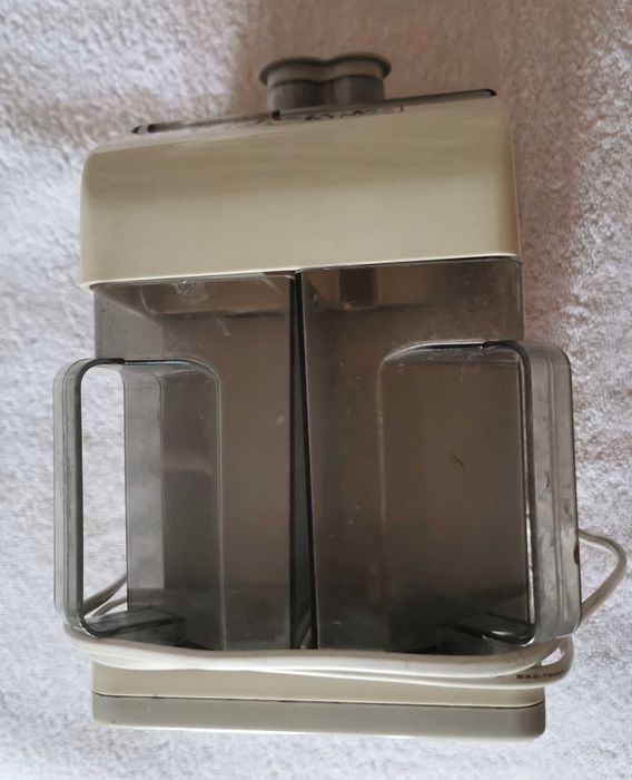 Storcator fructe centrifugal