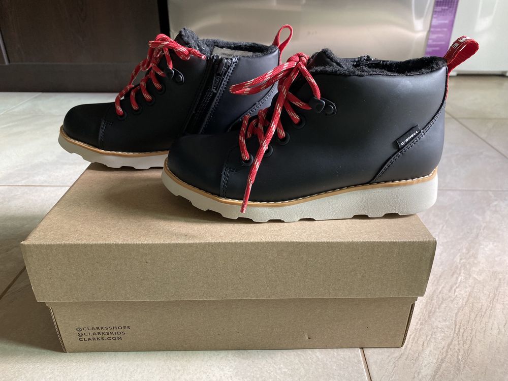 НОВИ обувки Clarks 30 номер