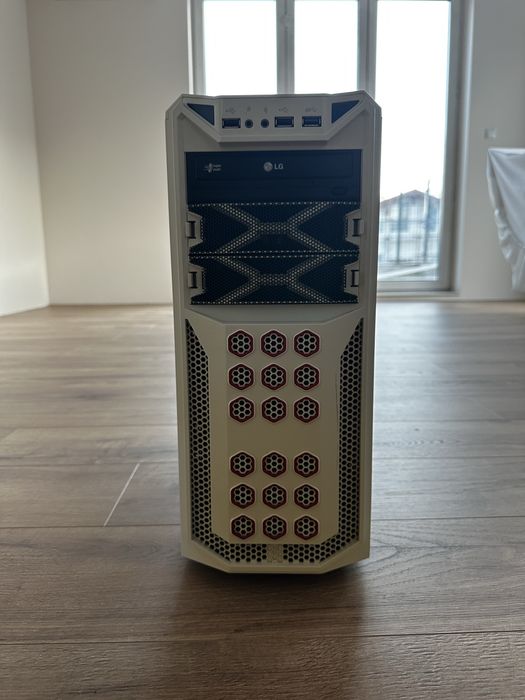 Продава се настолен компютър