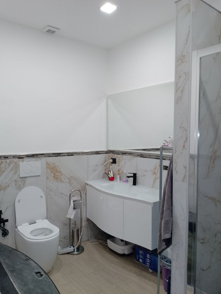 Schimb  ,  Vînd.  ;  Două camere Decomandatet zona - Parc Pușkin -  pa
