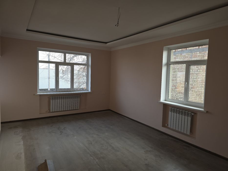 Шошилинч, арзон уй сотилади. Тошкент вилояти Янгийўл шаҳри марказида.