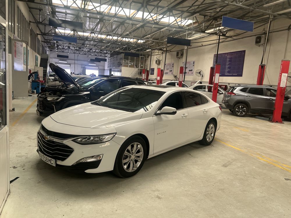 Malibu 2 turbo oq rang 2 ta petno bor qogan joyi toza