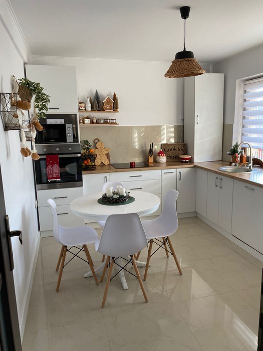 Masa + 4 scaune bucătărie