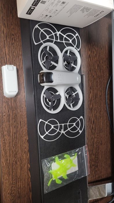Drona DJI Neo cu acumulator