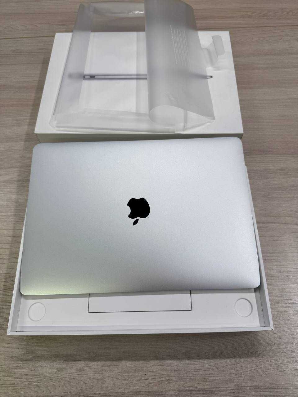 MacBook Air M1/8/256