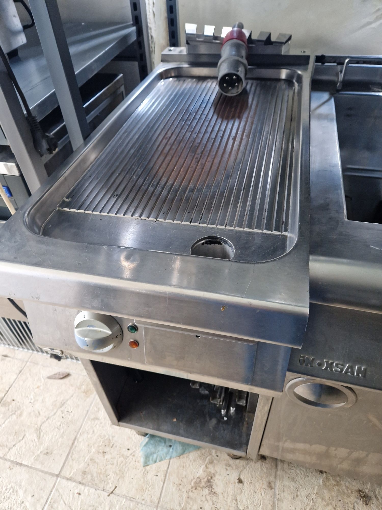 Grill  cu banc pe gaz sau la 380v, neted și striat