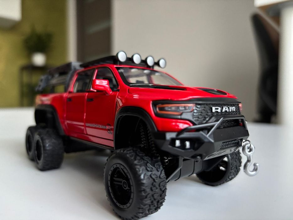Machetă Dodge Mammoth 1000 6x6 TRX Hennessey, 1:32