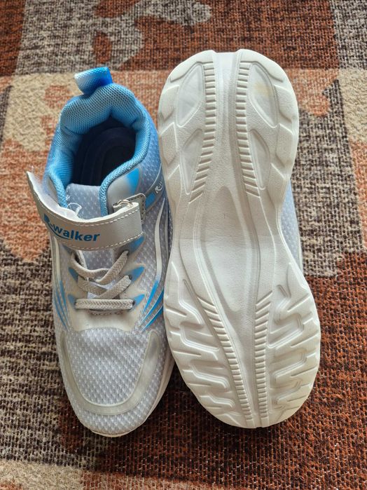 Продавам детски маратонки, номер 34