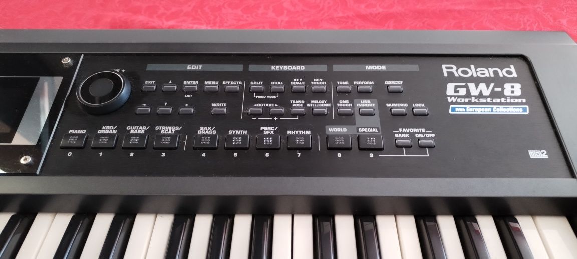 Продавам Roland GW-8 Workstation