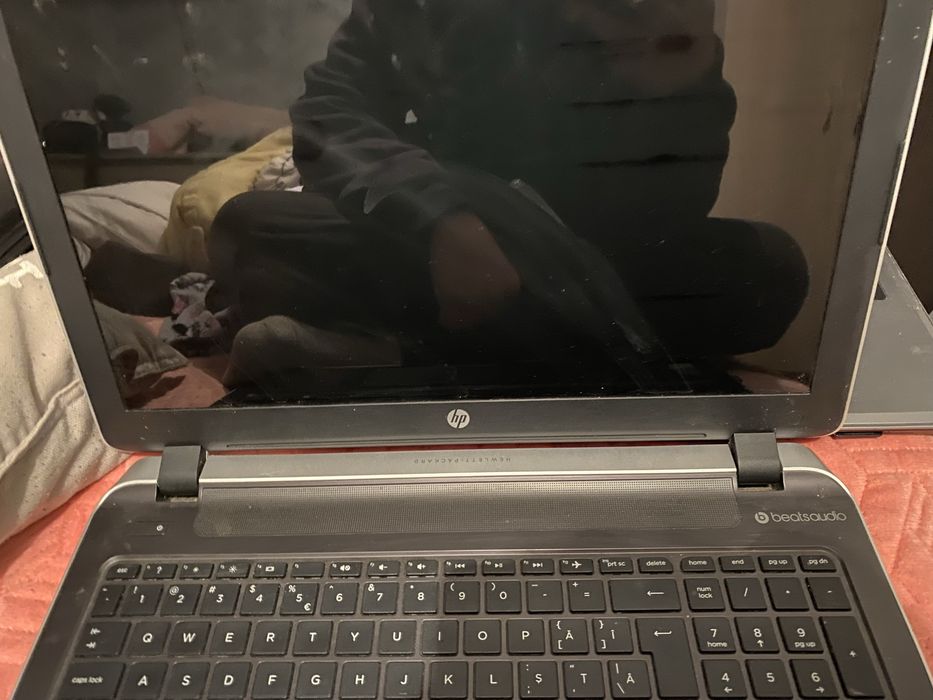 Vând leptop firma: HEWLETT-PACKARD