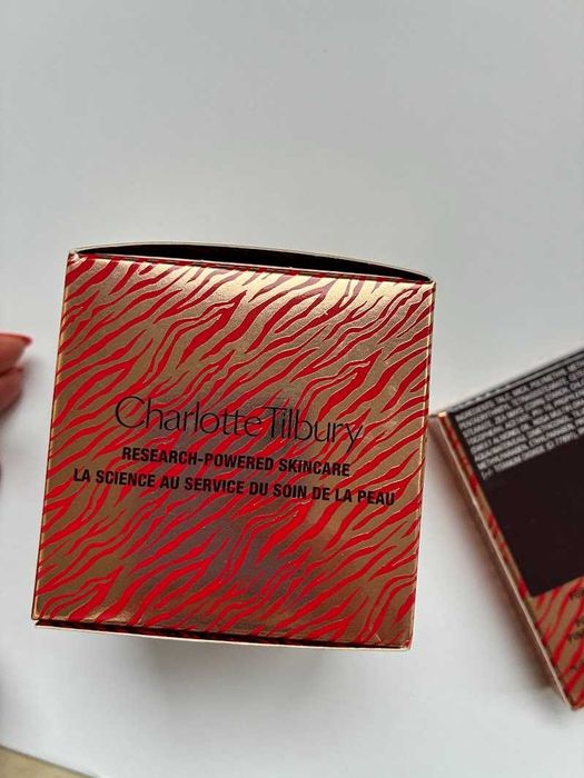 Charlotte Tilbury Magic Cream крем за лице и озаряваща пудра