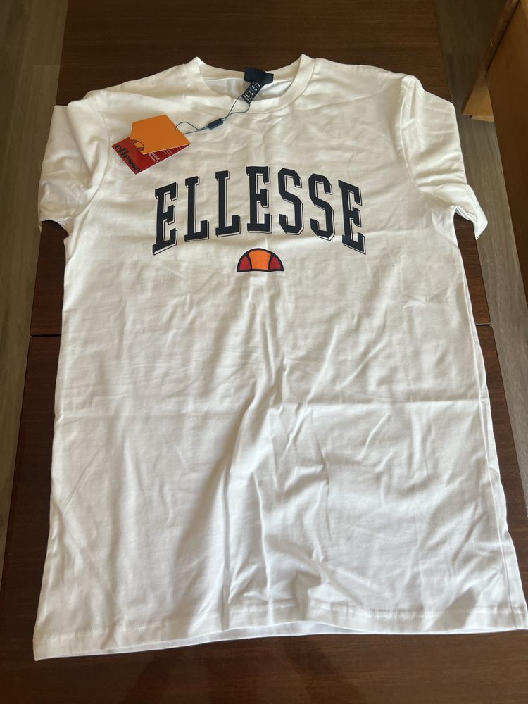 Продавам тениски на Ellesse.