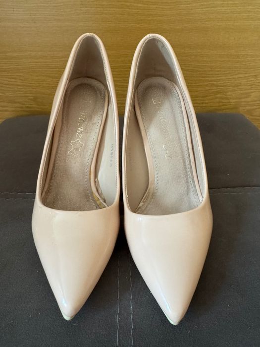 Обувки на висок ток