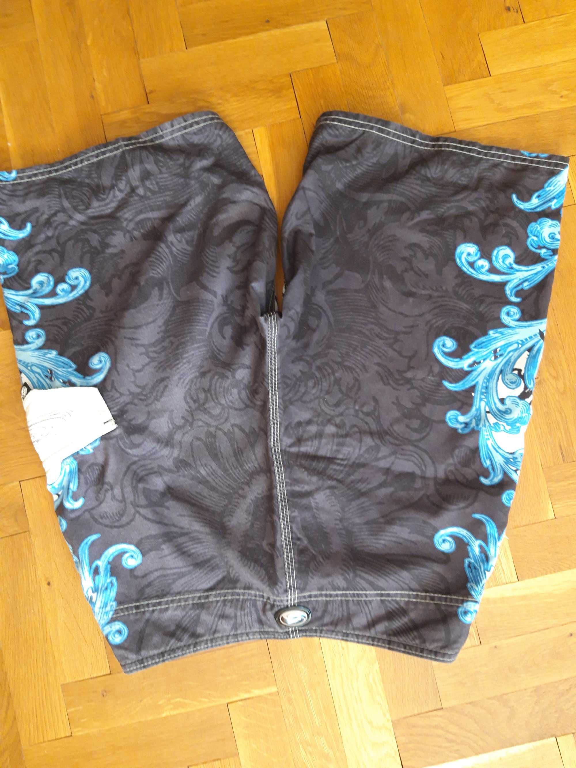 Къси панталони марка Kirra /тип шорти - подходящи за плаж.
