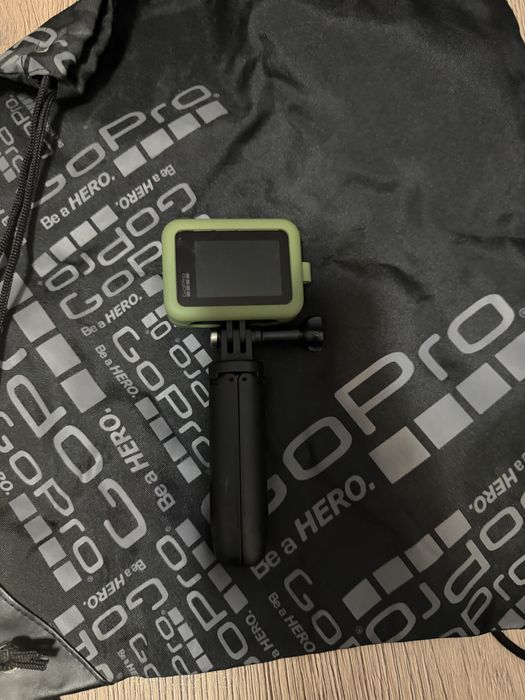 GoPro hero 8 folosit cu card de 32gb cu husa trepied si ham gopro