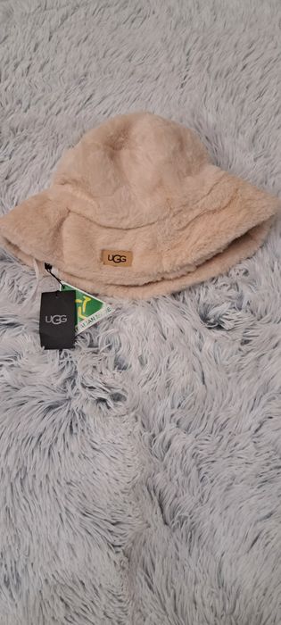 UGG дамска шапка в два цвята НОВА