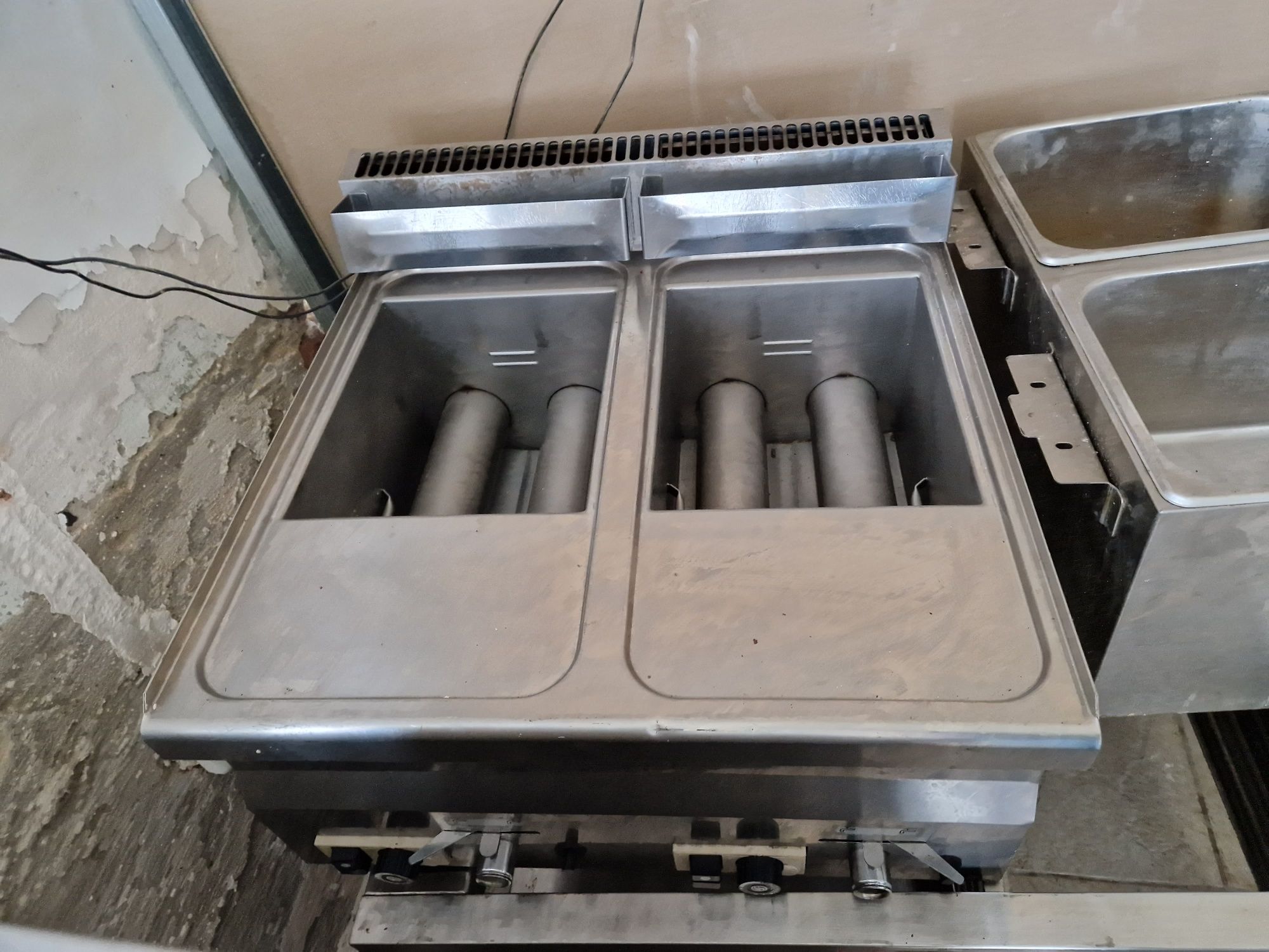 Friteuza dubla inox gros de putere,  cu robinet, 380v