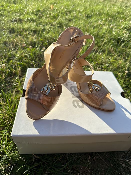 Sandale din piele