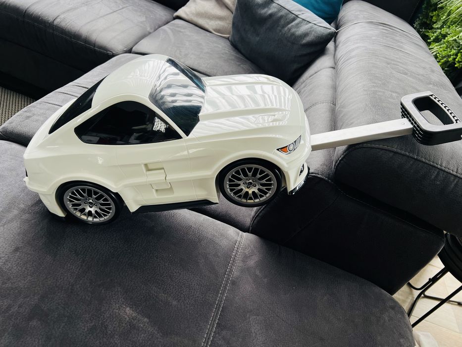 Детски куфар с колела. Подходящ за почивки,при пътуване