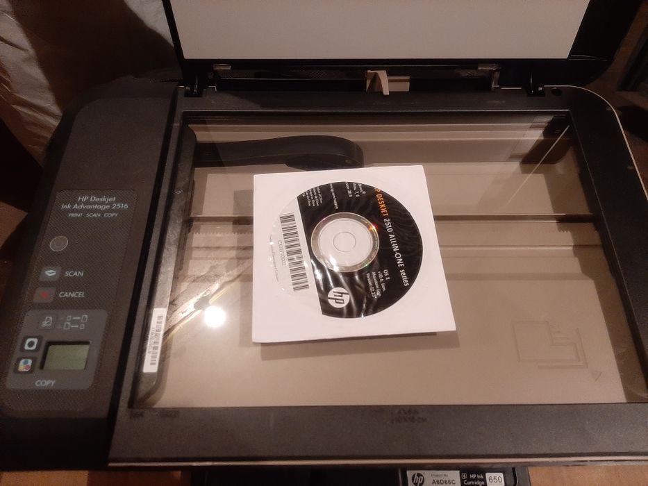Мастилено-струен принтер, копир и скенер HP Deskjet 2516