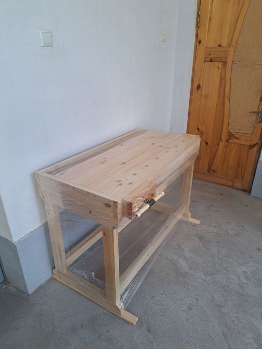 Верстак. столярный верстак. школьная верстак. деревянные верстак.