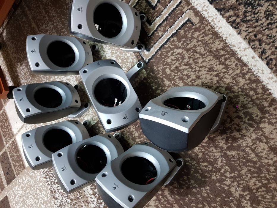 Vând carcase sateliţi Z5500