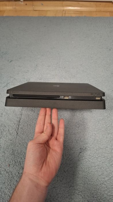 Vând ps4 slim/pro