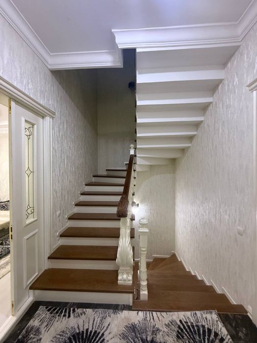 КОТТЕДЖ ИЗЗА махалля.  Евро ремонт срочно Продается