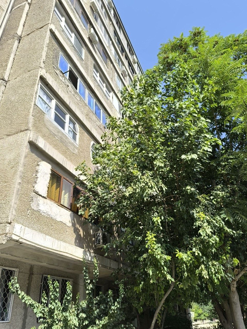 Продаётся квартира 2 комнаты в 10мик.