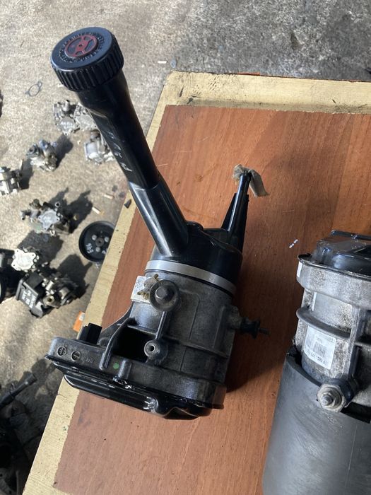 Peugeot 308 1.6 hdi 2008 година Ел Хидравлична Помпа