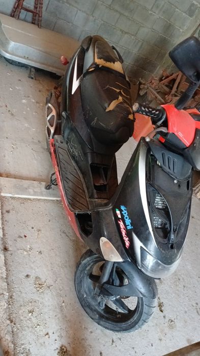 Vând scuter aprilia sr50