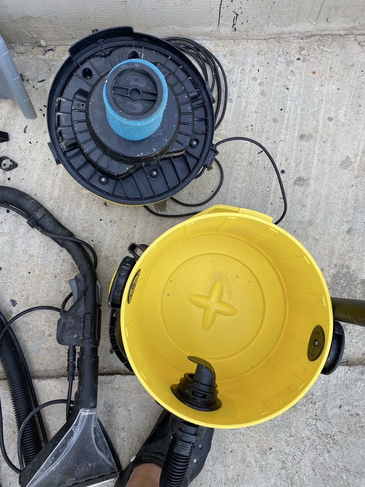 Aspirator cu spalare karcher SE 4001