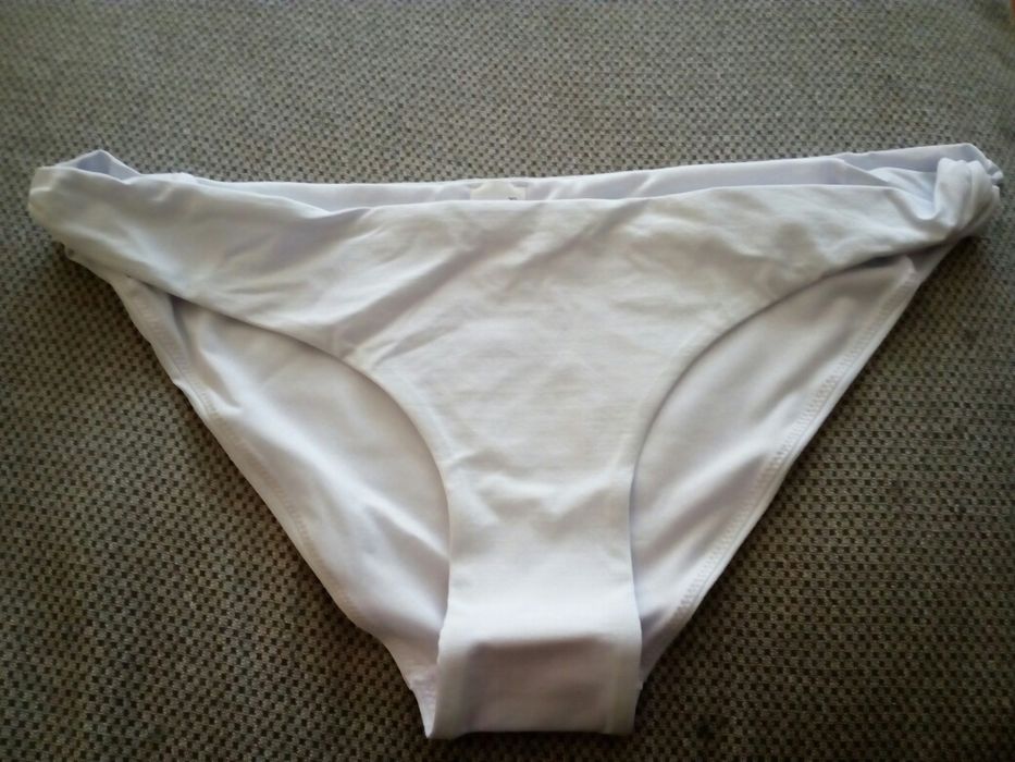 Продавам бански костюм