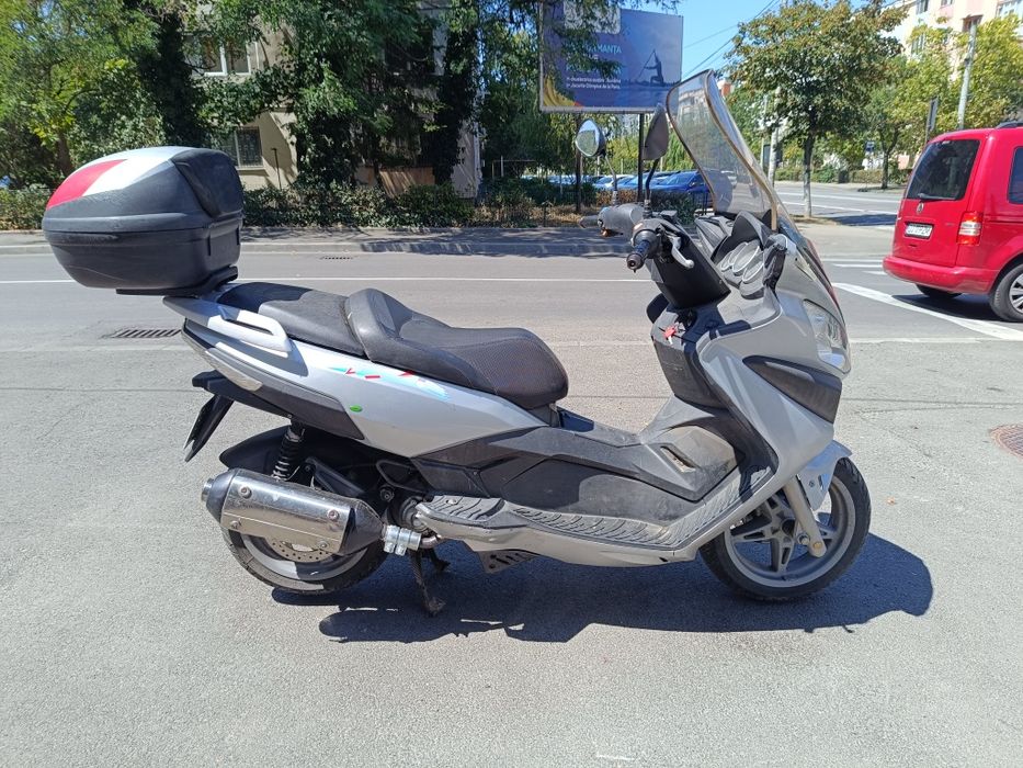 Vând Scuter Malaguti Madison 3