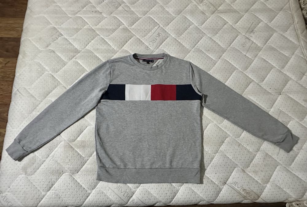 Tommy Hilfiger Colour-blocked Flag Sweatshirt