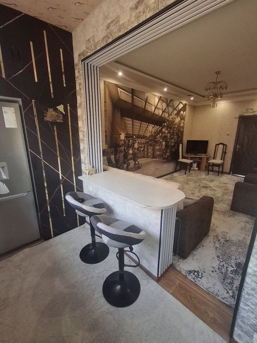 Продаю свою  2/4/4переделаную в 3х учтепа 21квартал стоянка возле дома