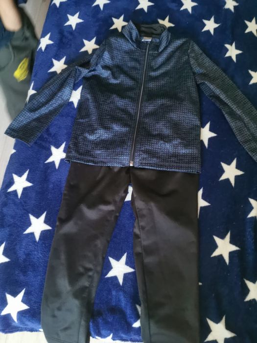 Vând un trening și o pereche de blugi + geaca piele