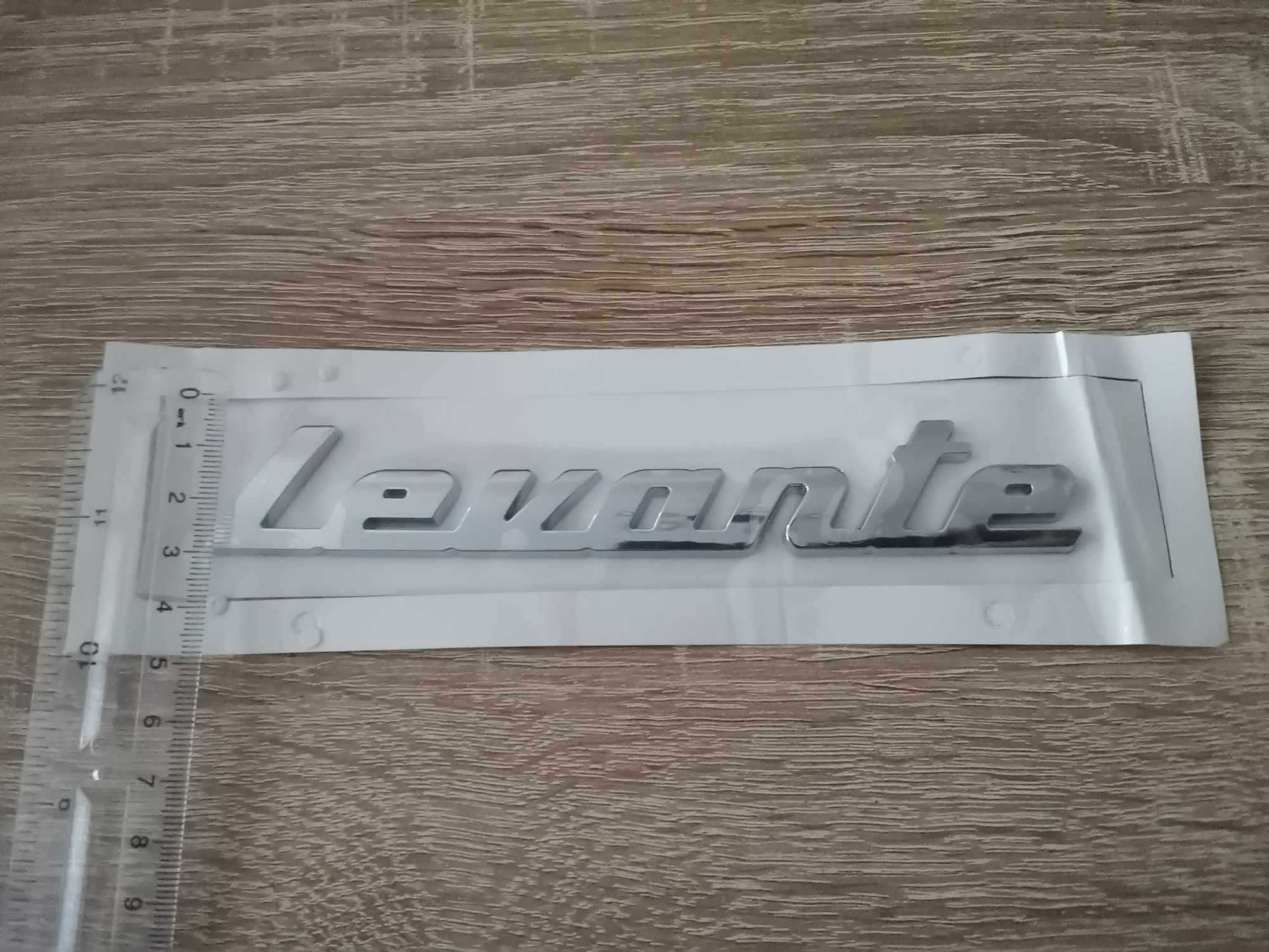 Maserati Levante сребриста емблема лого